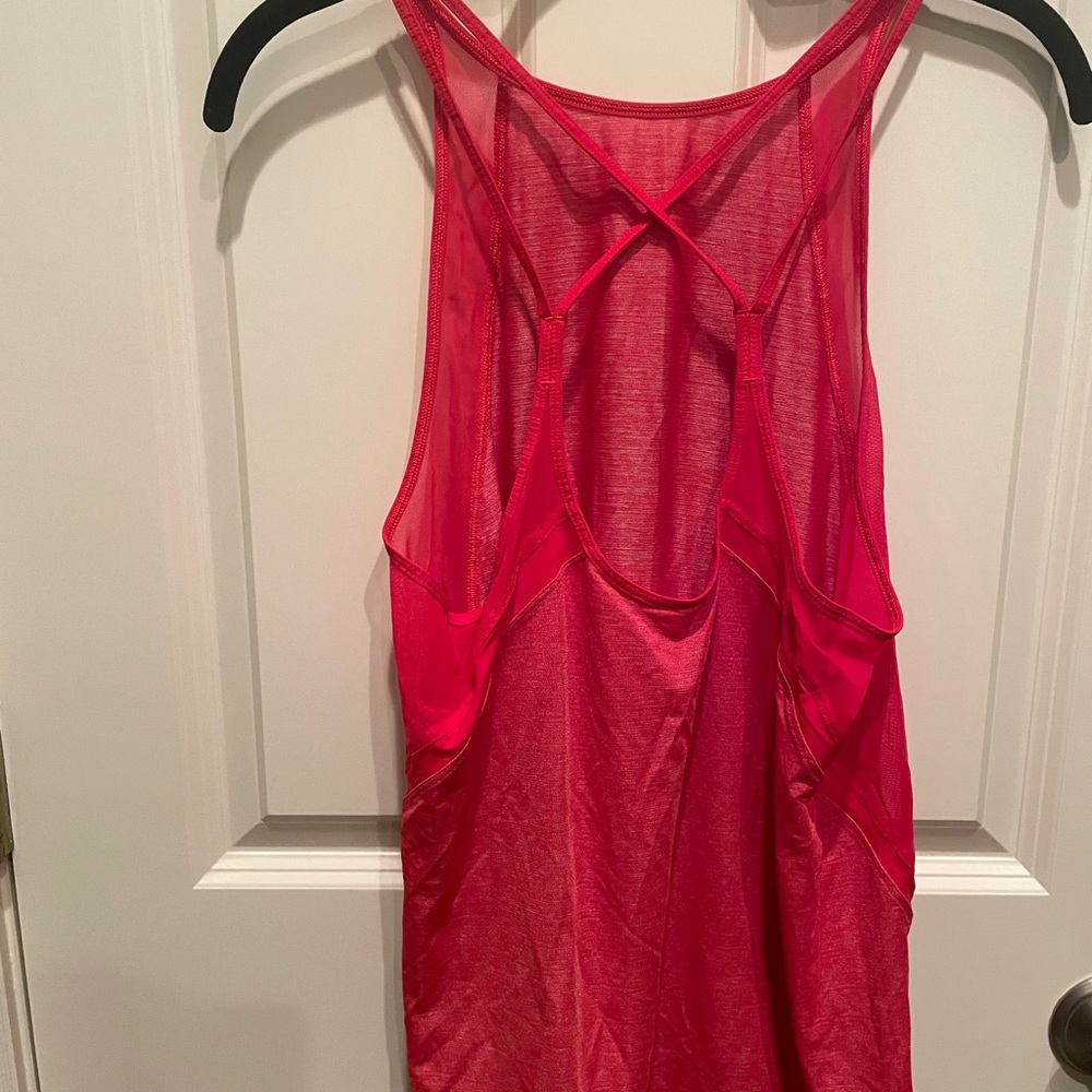 Lululemon tank